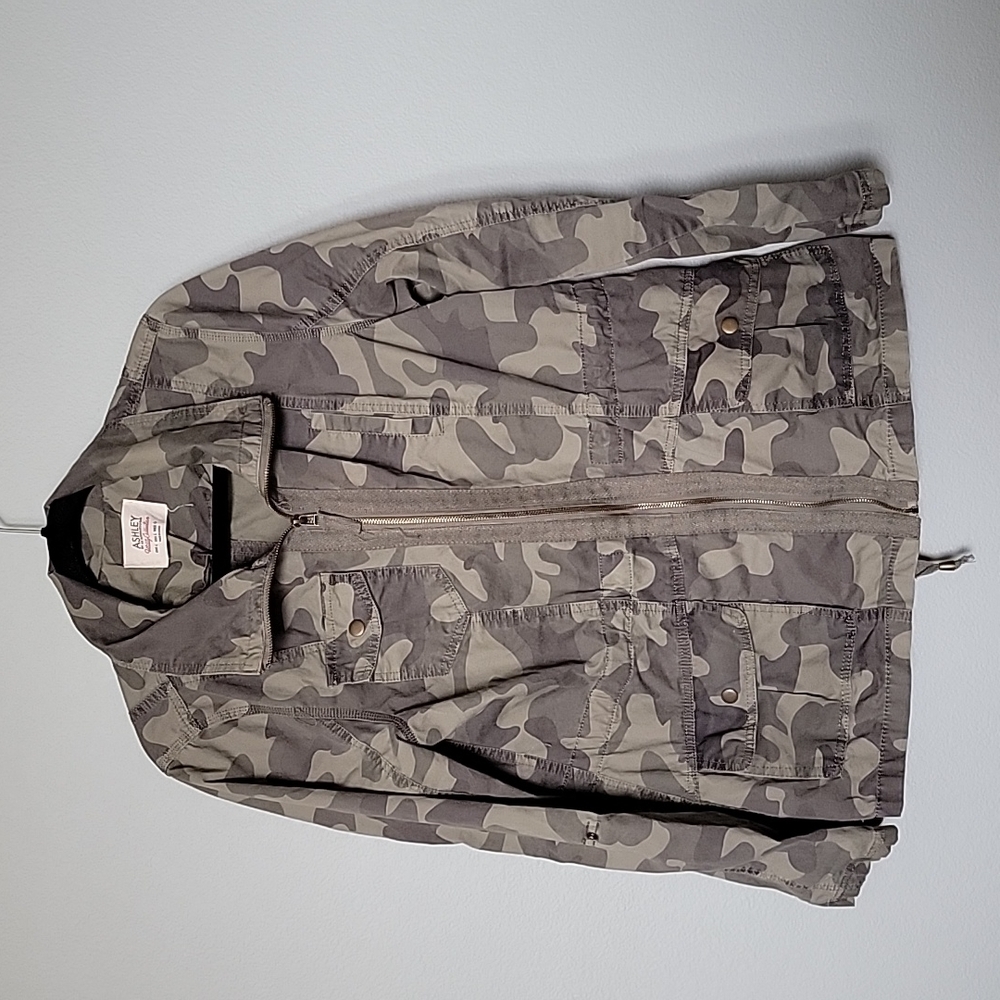 Ashley by 26 Tomboy Casual International Camo Utility Cargo Jacket Large